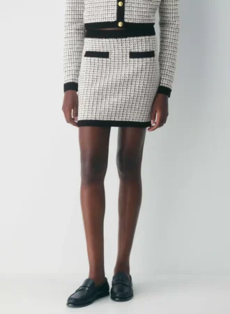 betty rock 2 1 330x451 - Betty-Rock