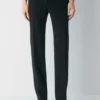 Broker-Hose – (Re)ssential Broker-Hose – (Re)ssential