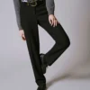 Broker-Hose – (Re)ssential Broker-Hose – (Re)ssential