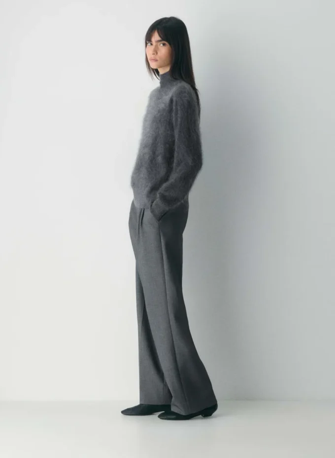 Brushed Cashmere Relaxed Turtleneck Brushed Cashmere Relaxed Turtleneck