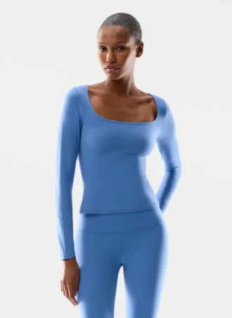 BUTTER Essential Langarmshirt mit quadratischem Ausschnitt