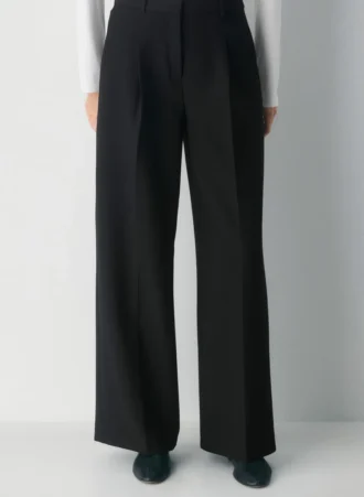 Collins Hose – (Re)ssential