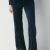 Courtney Velourshose Courtney Velourshose
