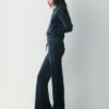 Courtney Velourshose Courtney Velourshose