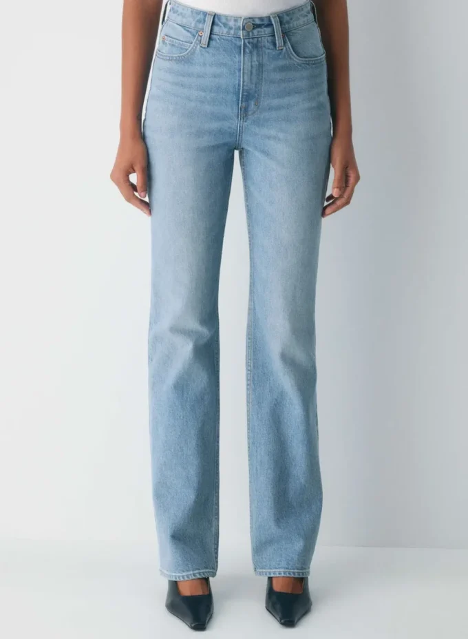 Denim Forum Die „90er Jahre Nina Hi-rise Slim Bootcut Jeans Denim Forum Die „90er Jahre Nina Hi-rise Slim Bootcut Jeans