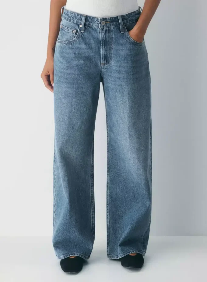 Denim Forum Die Baggy-Boyfriend-Jeans im Lo-Rise-Stil der 90er Jahre Denim Forum Die Baggy-Boyfriend-Jeans im Lo-Rise-Stil der 90er Jahre