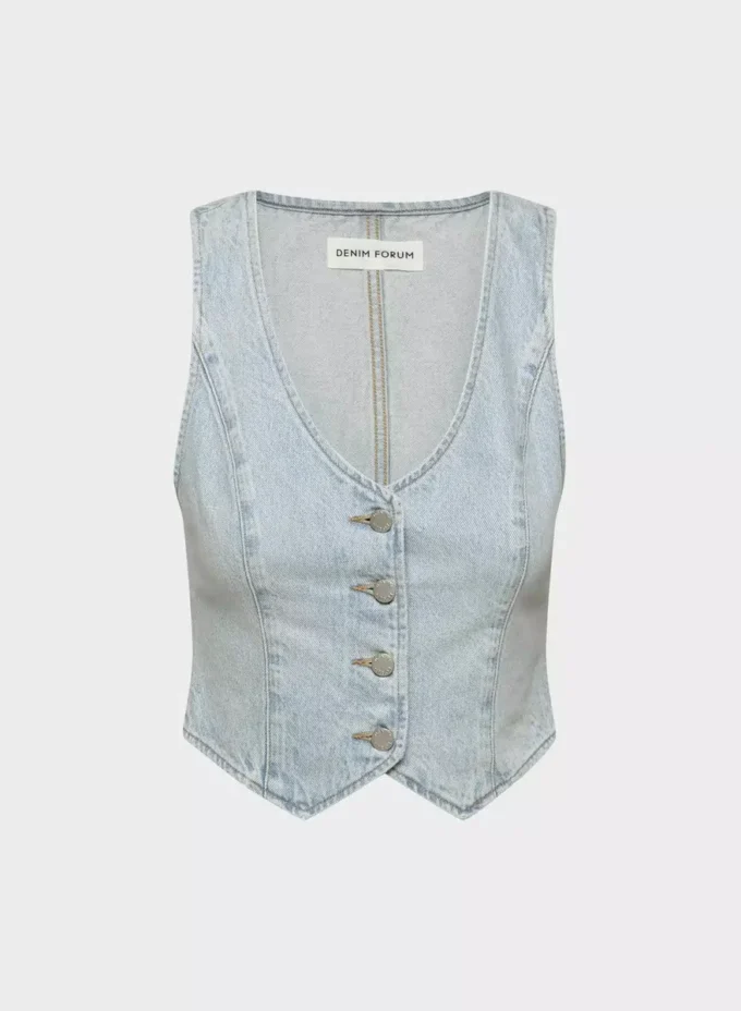 Denim Forum Die Mia-Jeansweste im Stil der 90er Jahre Denim Forum Die Mia-Jeansweste im Stil der 90er Jahre