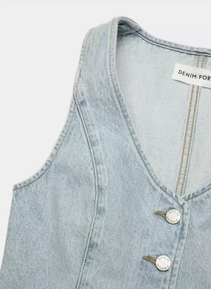 Denim Forum Die Mia-Jeansweste im Stil der 90er Jahre Denim Forum Die Mia-Jeansweste im Stil der 90er Jahre