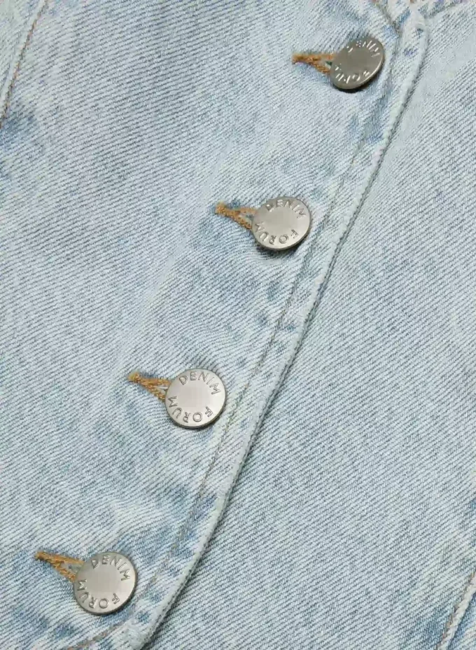 Denim Forum Die Mia-Jeansweste im Stil der 90er Jahre Denim Forum Die Mia-Jeansweste im Stil der 90er Jahre