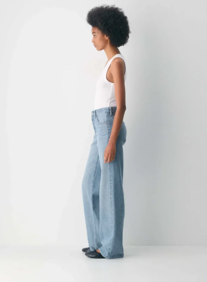Denim Forum Die Vintage-Jeans mit mittlerer Leibhöhe und weitem Bein aus den 90ern Denim Forum Die Vintage-Jeans mit mittlerer Leibhöhe und weitem Bein aus den 90ern