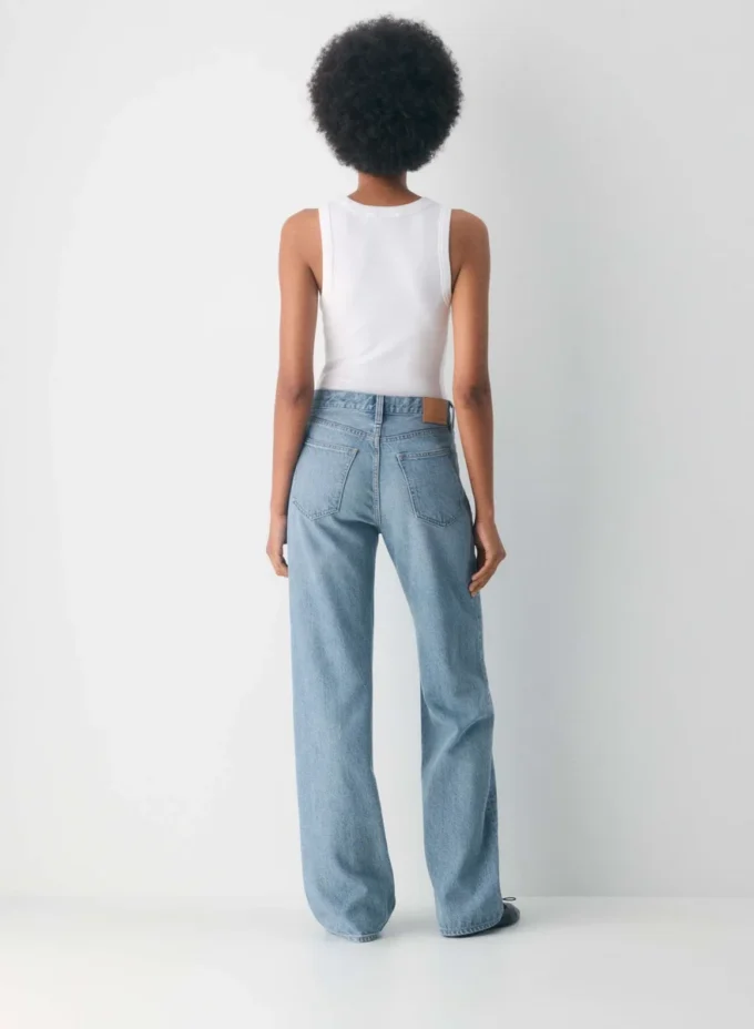 Denim Forum Die Vintage-Jeans mit mittlerer Leibhöhe und weitem Bein aus den 90ern Denim Forum Die Vintage-Jeans mit mittlerer Leibhöhe und weitem Bein aus den 90ern