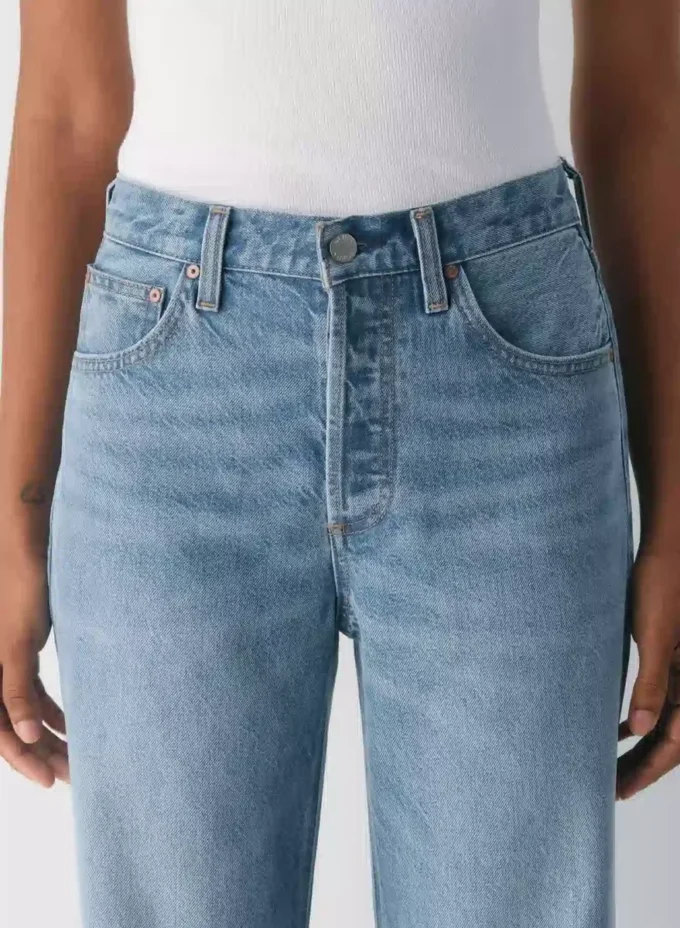 Denim Forum Die Vintage-Jeans mit mittlerer Leibhöhe und weitem Bein aus den 90ern Denim Forum Die Vintage-Jeans mit mittlerer Leibhöhe und weitem Bein aus den 90ern