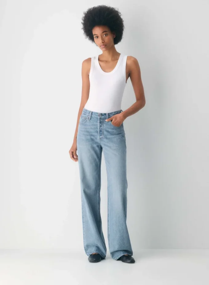 Denim Forum Die Vintage-Jeans mit mittlerer Leibhöhe und weitem Bein aus den 90ern Denim Forum Die Vintage-Jeans mit mittlerer Leibhöhe und weitem Bein aus den 90ern