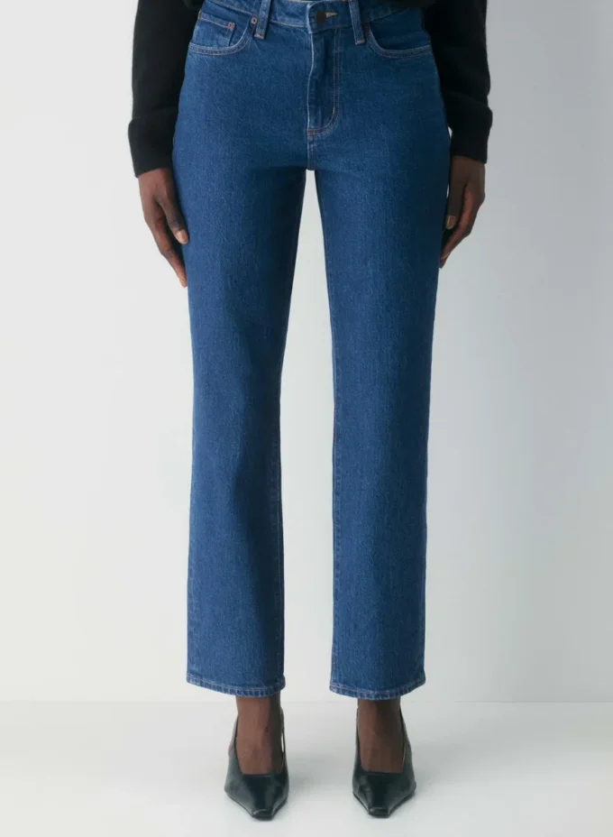 Denim Forum Uma Curve-Fit-Jeans mit hoher Leibhöhe und geradem Bein Denim Forum Uma Curve-Fit-Jeans mit hoher Leibhöhe und geradem Bein
