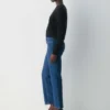 Denim Forum Uma Curve-Fit-Jeans mit hoher Leibhöhe und geradem Bein Denim Forum Uma Curve-Fit-Jeans mit hoher Leibhöhe und geradem Bein
