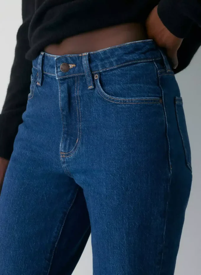 Denim Forum Uma Curve-Fit-Jeans mit hoher Leibhöhe und geradem Bein Denim Forum Uma Curve-Fit-Jeans mit hoher Leibhöhe und geradem Bein