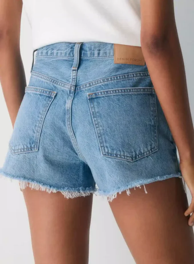 Denim Forum Vintage-Jeansshorts im Stil der 90er Jahre Denim Forum Vintage-Jeansshorts im Stil der 90er Jahre