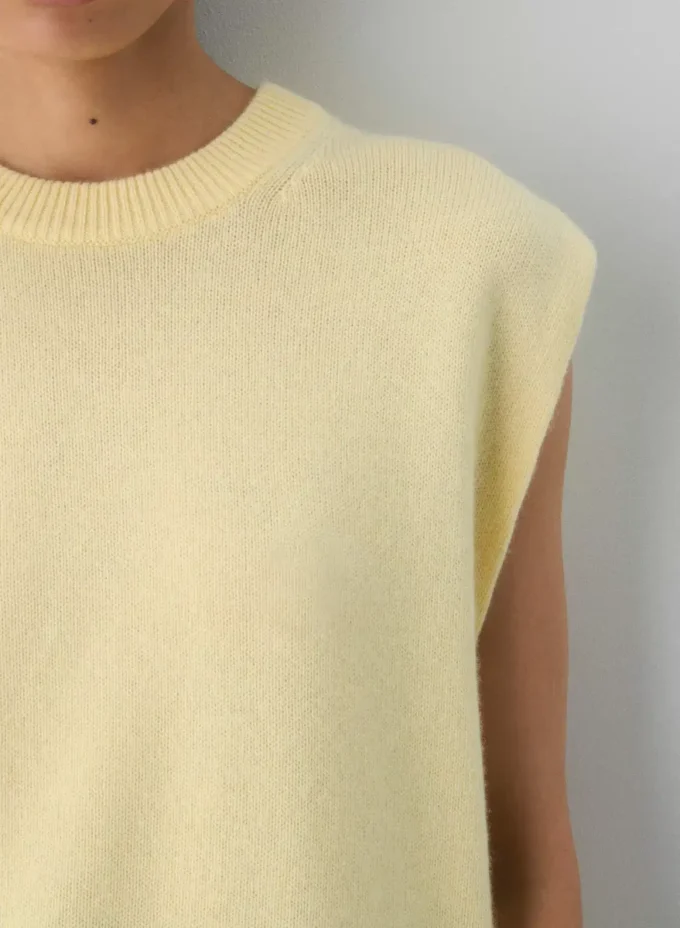 Essential Cashmere Relaxed Crew Vest