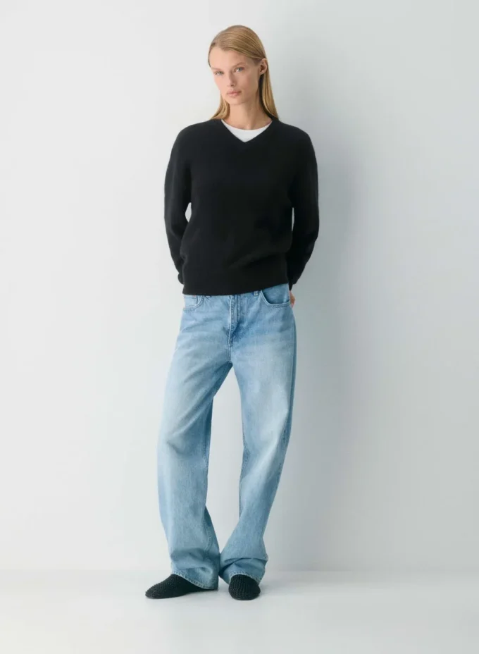 Essential Cashmere Sweater mit lockerem V-Ausschnitt Essential Cashmere Sweater mit lockerem V-Ausschnitt