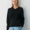 Essential Cashmere Sweater mit lockerem V-Ausschnitt Essential Cashmere Sweater mit lockerem V-Ausschnitt