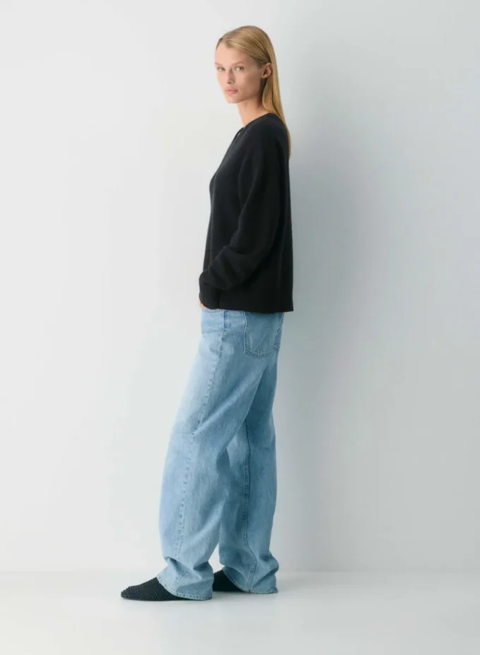 Essential Cashmere Sweater mit lockerem V-Ausschnitt Essential Cashmere Sweater mit lockerem V-Ausschnitt