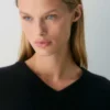Essential Cashmere Sweater mit lockerem V-Ausschnitt Essential Cashmere Sweater mit lockerem V-Ausschnitt