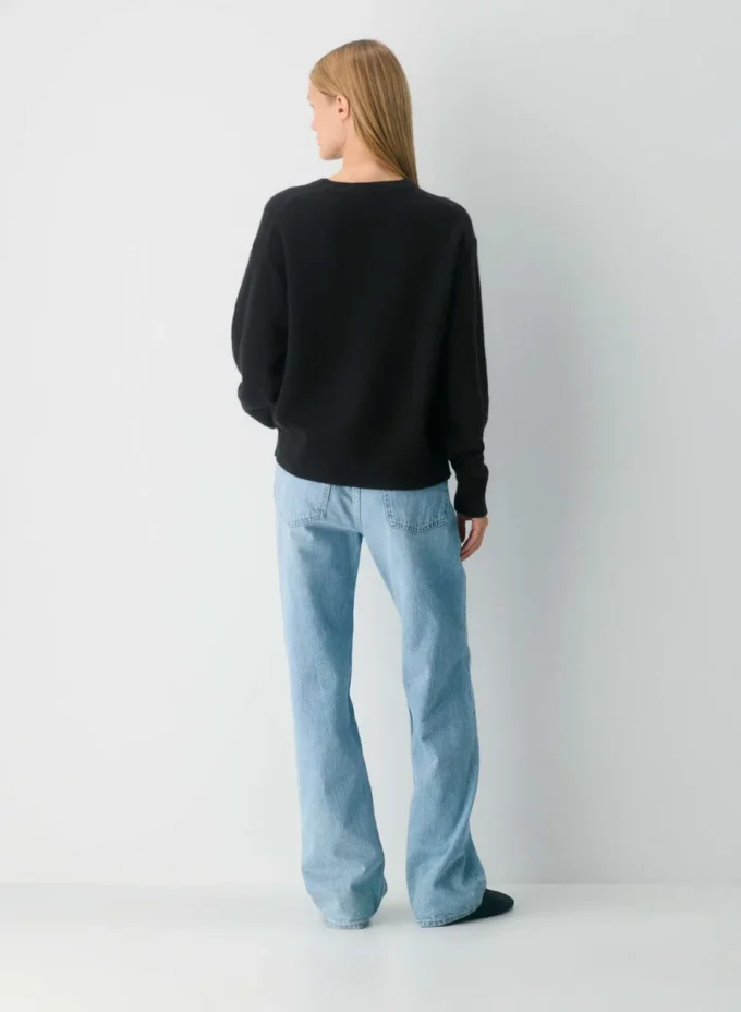 Essential Cashmere Sweater mit lockerem V-Ausschnitt Essential Cashmere Sweater mit lockerem V-Ausschnitt