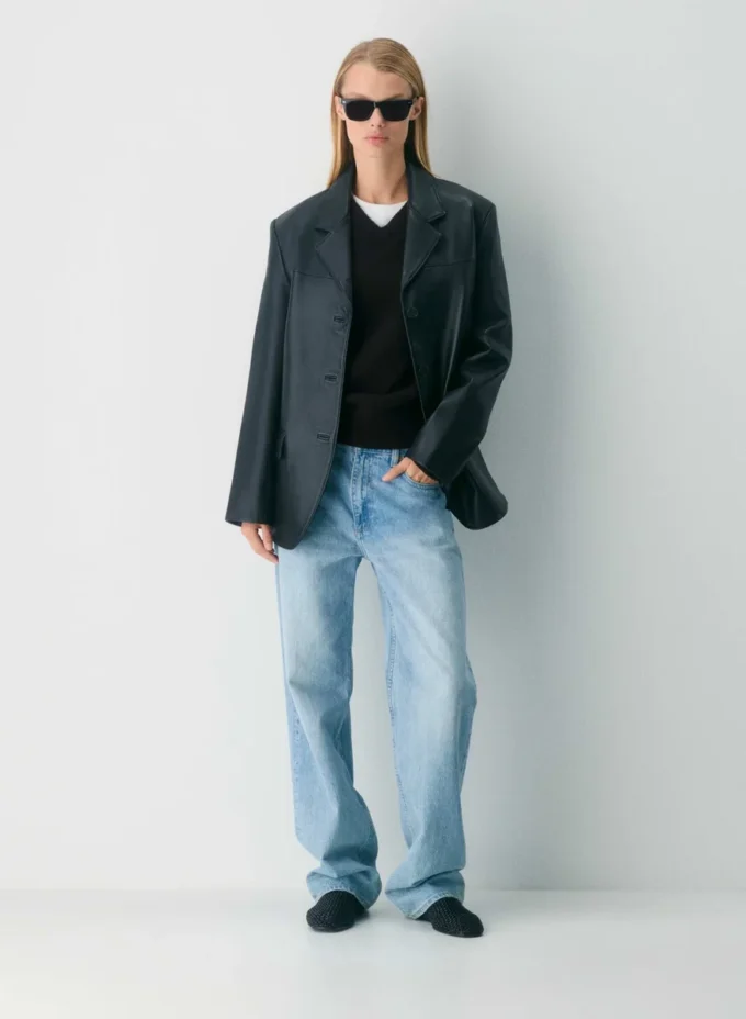 Essential Cashmere Sweater mit lockerem V-Ausschnitt Essential Cashmere Sweater mit lockerem V-Ausschnitt