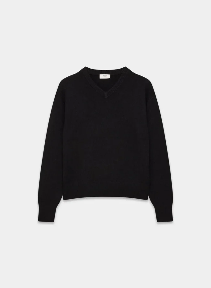 Essential Cashmere Sweater mit lockerem V-Ausschnitt Essential Cashmere Sweater mit lockerem V-Ausschnitt