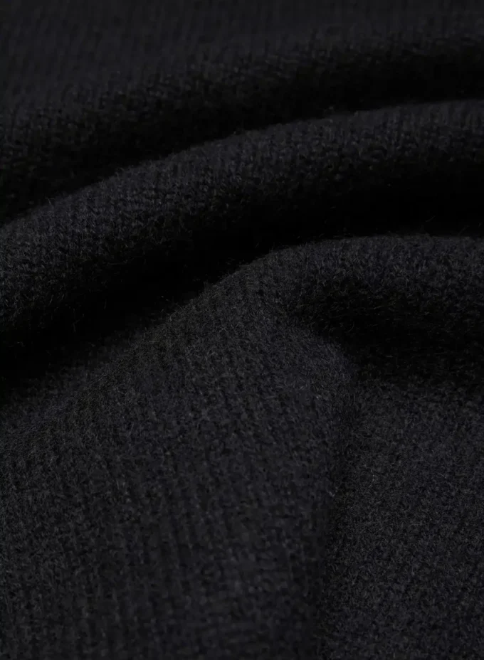 Essential Cashmere Sweater mit lockerem V-Ausschnitt Essential Cashmere Sweater mit lockerem V-Ausschnitt