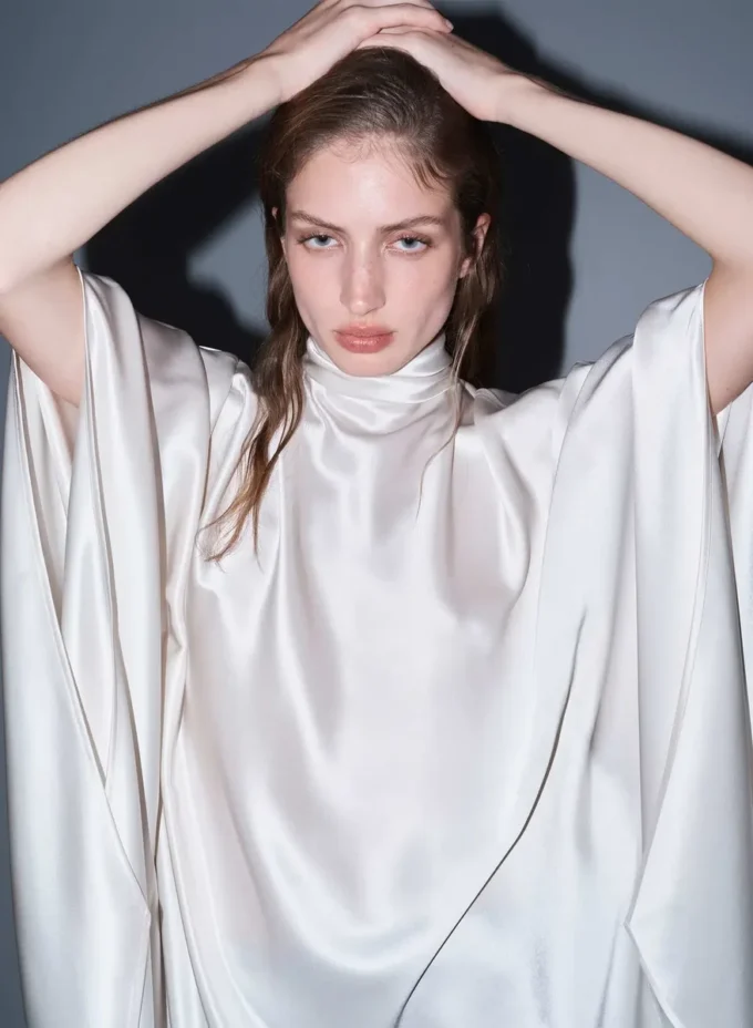 Fan-Satin-Kleid