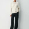 Feather Cashmere Locker geschnittene Strickjacke mit V-Ausschnitt Feather Cashmere Locker geschnittene Strickjacke mit V-Ausschnitt