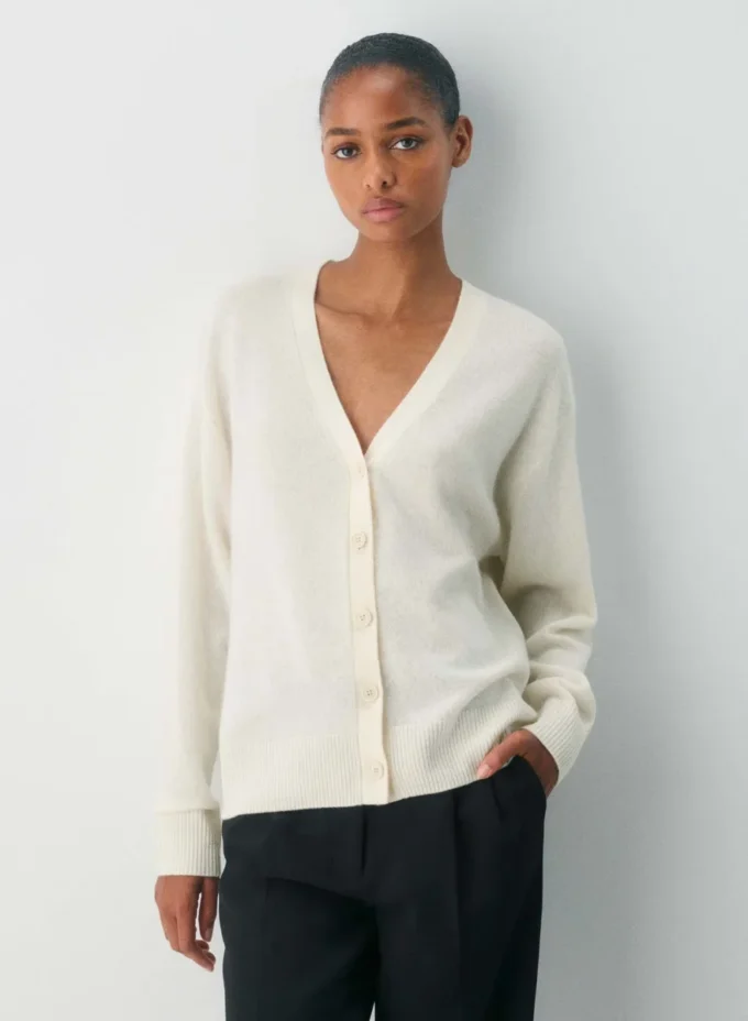 Feather Cashmere Locker geschnittene Strickjacke mit V-Ausschnitt Feather Cashmere Locker geschnittene Strickjacke mit V-Ausschnitt