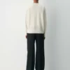 Feather Cashmere Locker geschnittene Strickjacke mit V-Ausschnitt Feather Cashmere Locker geschnittene Strickjacke mit V-Ausschnitt