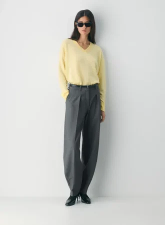 Feather Cashmere Lockerer Pullover mit V-Ausschnitt