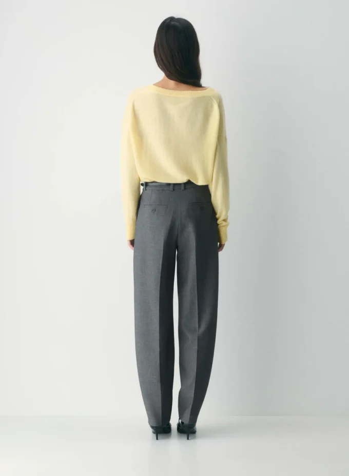 Feather Cashmere Lockerer Pullover mit V-Ausschnitt