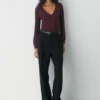Feine Merinowolle Pullover mit tiefem V-Ausschnitt