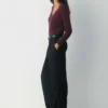 Feine Merinowolle Pullover mit tiefem V-Ausschnitt