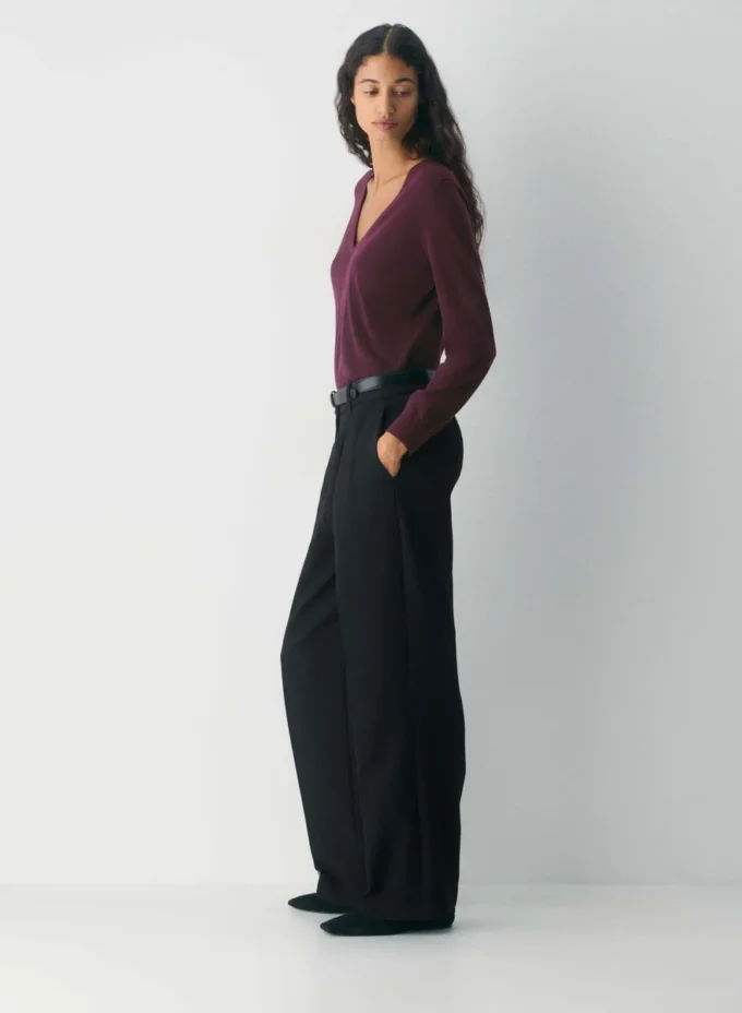 Feine Merinowolle Pullover mit tiefem V-Ausschnitt