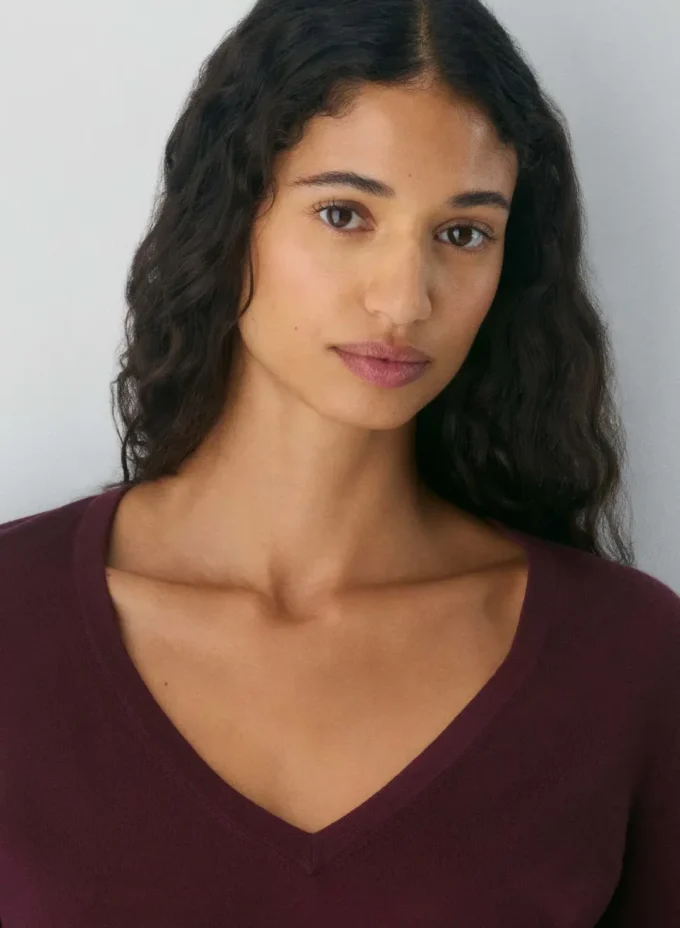 Feine Merinowolle Pullover mit tiefem V-Ausschnitt