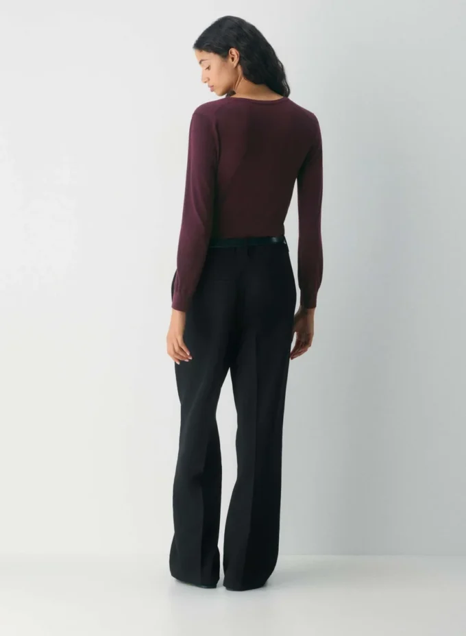 Feine Merinowolle Pullover mit tiefem V-Ausschnitt