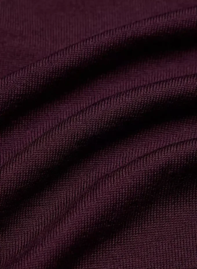 Feine Merinowolle Pullover mit tiefem V-Ausschnitt