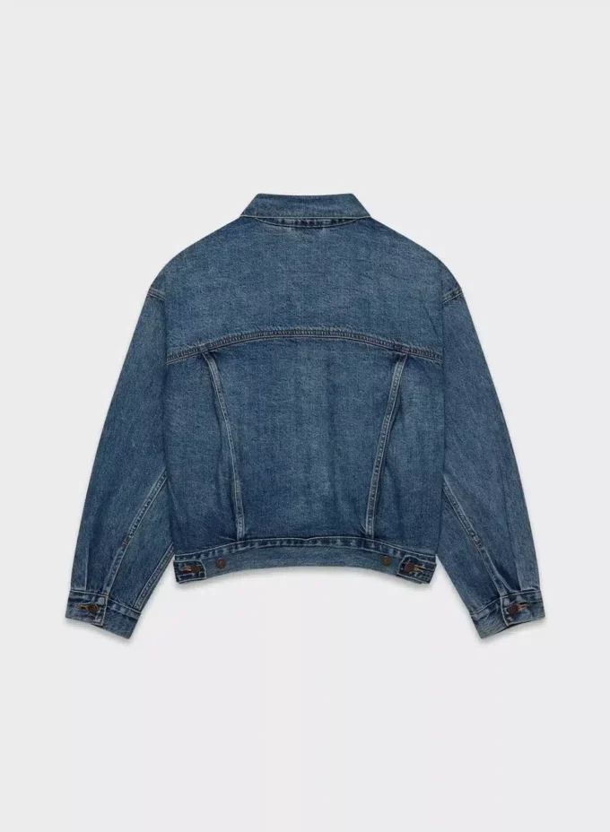 Levi’s Truckerjacke im Stil der 90er Jahre Levi’s Truckerjacke im Stil der 90er Jahre
