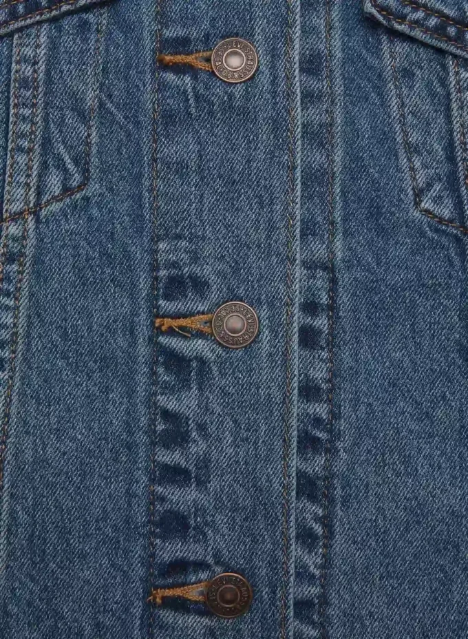 Levi’s Truckerjacke im Stil der 90er Jahre Levi’s Truckerjacke im Stil der 90er Jahre