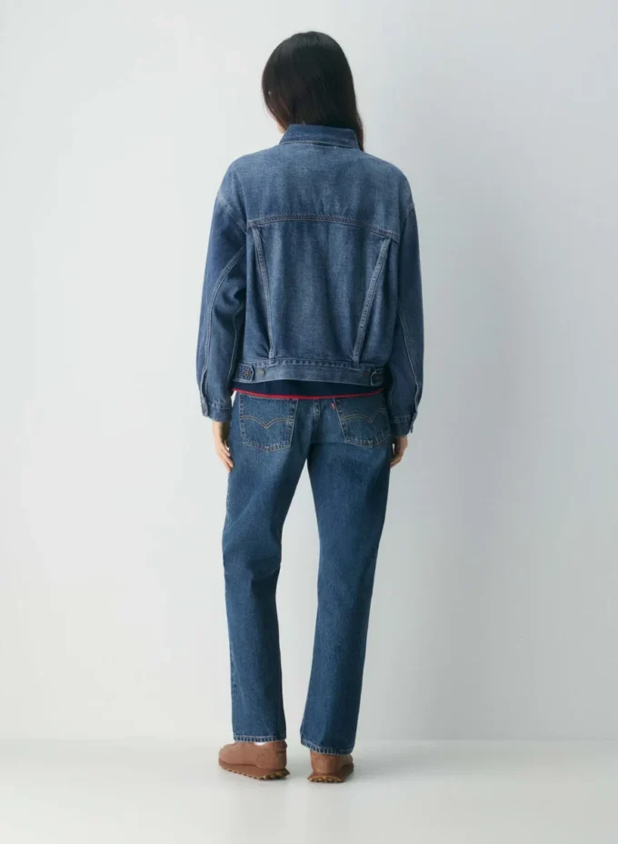 Levi’s Truckerjacke im Stil der 90er Jahre Levi’s Truckerjacke im Stil der 90er Jahre