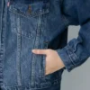 Levi’s Truckerjacke im Stil der 90er Jahre Levi’s Truckerjacke im Stil der 90er Jahre