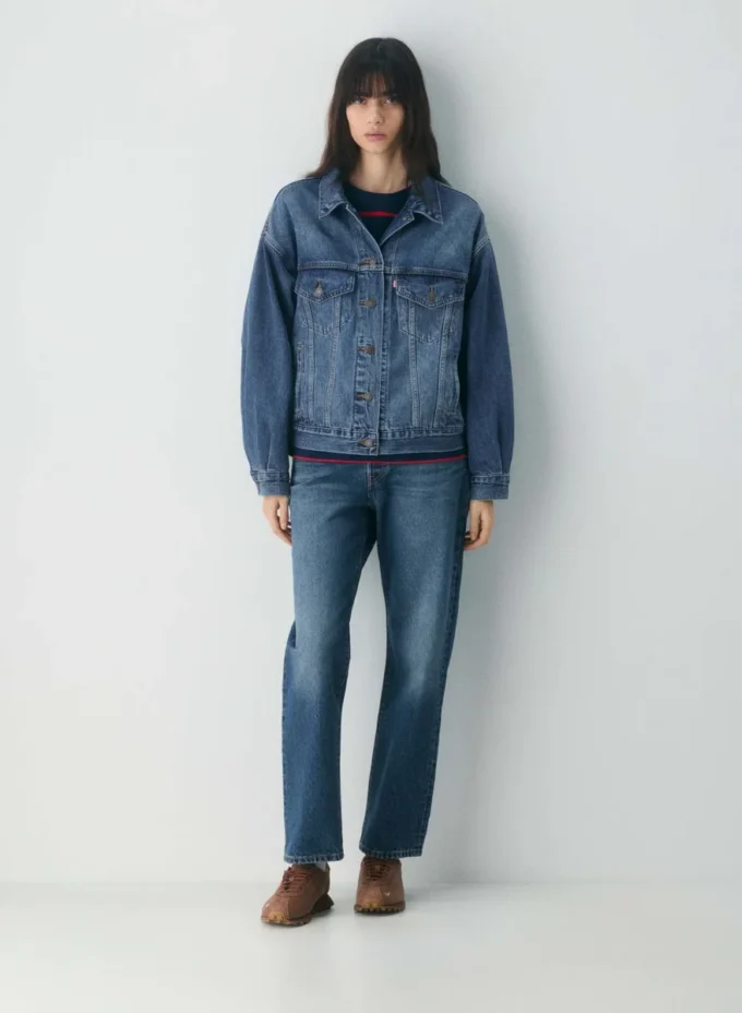 Levi’s Truckerjacke im Stil der 90er Jahre Levi’s Truckerjacke im Stil der 90er Jahre