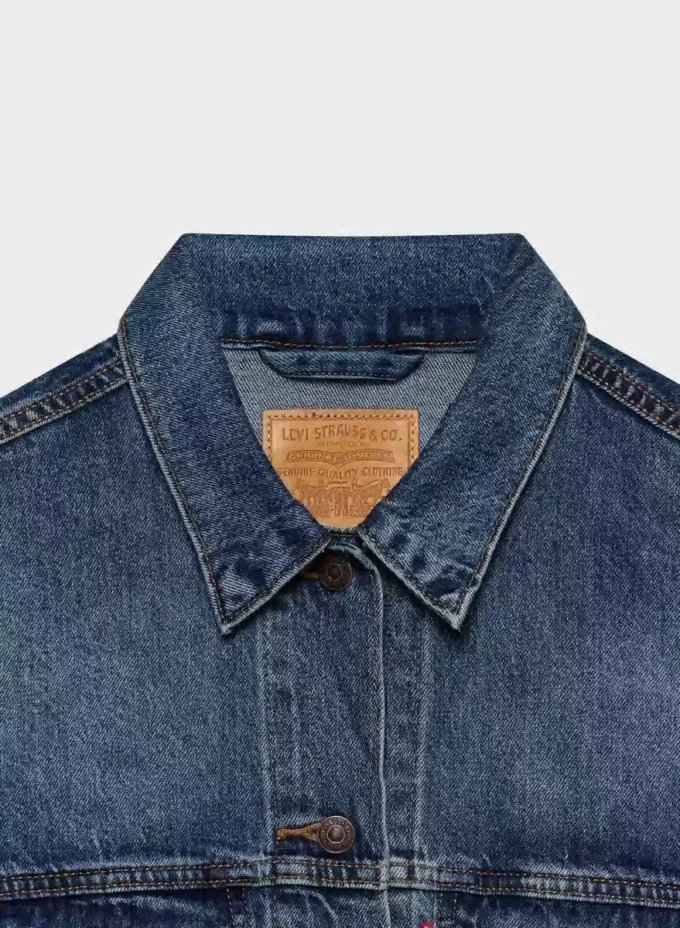 Levi’s Truckerjacke im Stil der 90er Jahre Levi’s Truckerjacke im Stil der 90er Jahre
