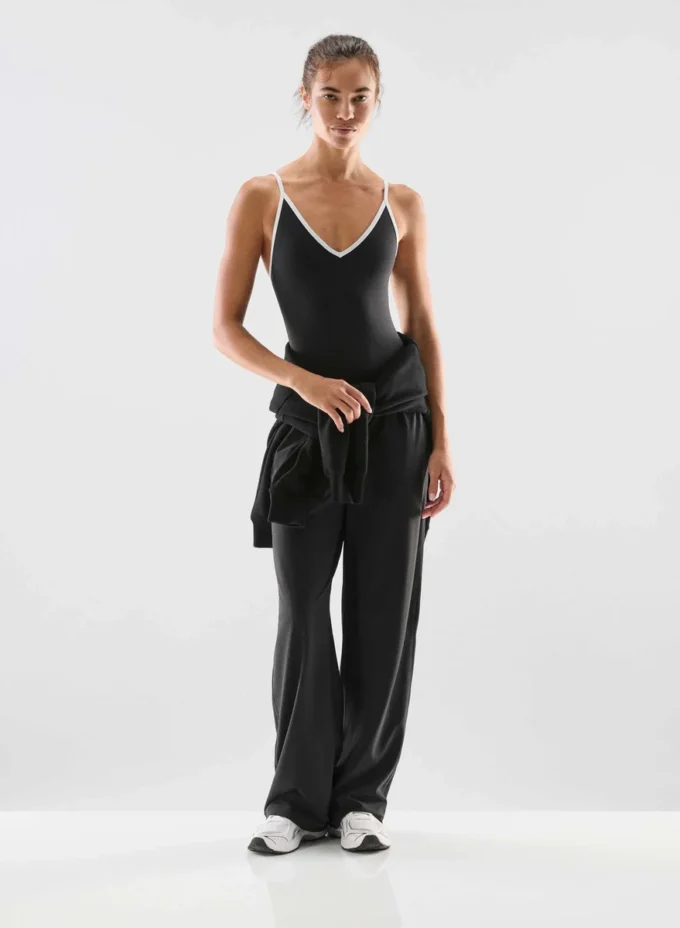LIFE Essential Bodysuit mit V-Ausschnitt LIFE Essential Bodysuit mit V-Ausschnitt