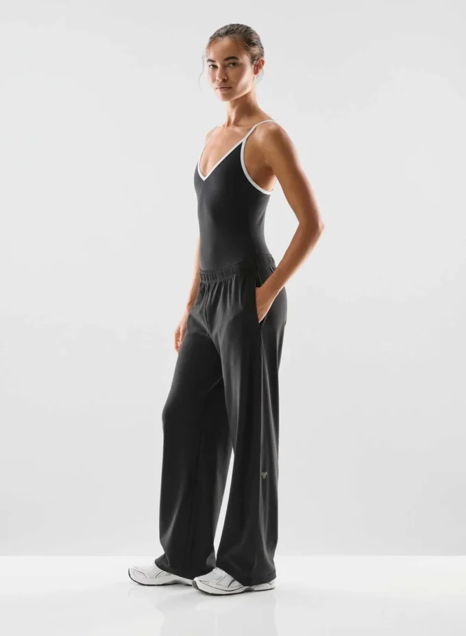 LIFE Essential Bodysuit mit V-Ausschnitt LIFE Essential Bodysuit mit V-Ausschnitt